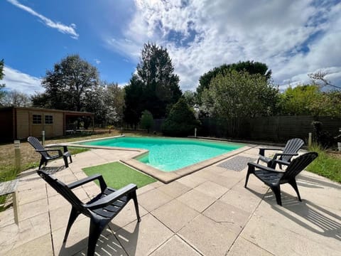 Shower, Patio, Garden, Garden view, Pool view, Swimming pool, sunbed
