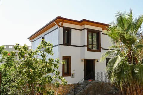 Property building, Day, Garden, Garden view