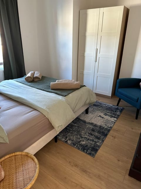 Bed, Bedroom, wardrobe