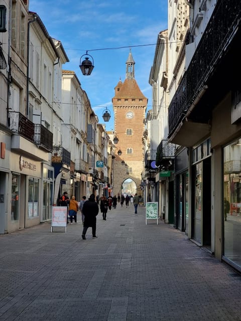 Day, Neighbourhood, City view, Street view, Location