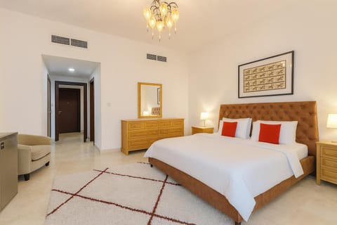 AquaVista Ensuite Room - Lakeview Vacation rental in Dubai