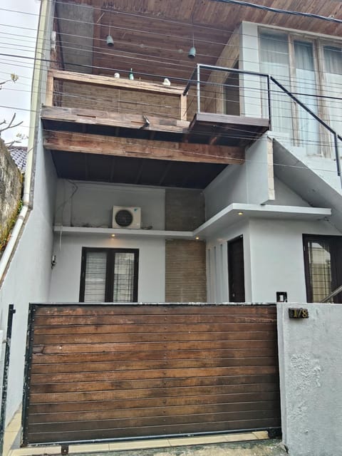 Kirana rooms Apartment in Denpasar