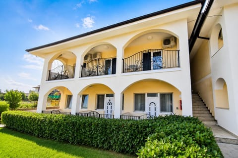 Property building, Balcony/Terrace