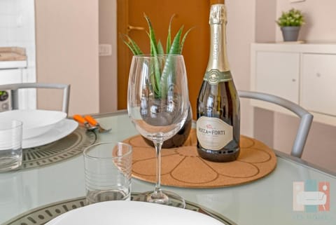 PE19 - Bright & Modern Apartment with Park View - Apartment in Milan