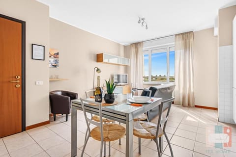 PE19 - Bright & Modern Apartment with Park View - Apartment in Milan