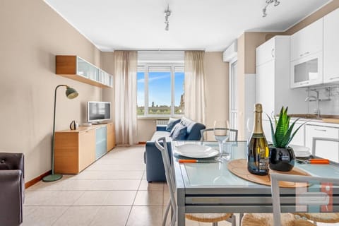 PE19 - Bright & Modern Apartment with Park View - Apartment in Milan