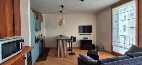 TV and multimedia, Kitchen or kitchenette, Living room, Dining area