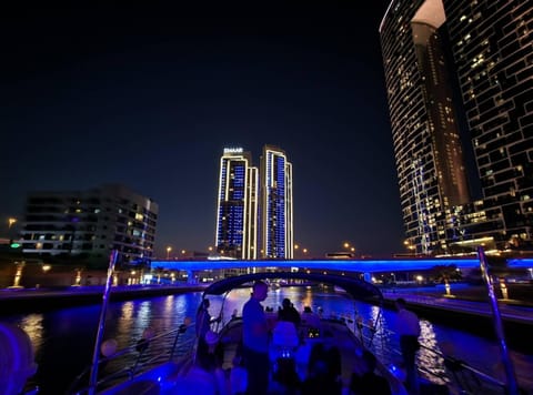 Property building, Nearby landmark, People, Neighbourhood, Activities, Beach, Aqua park, Evening entertainment, Guests, Shopping Area, Entertainment, children, Family