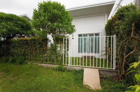 Property building, Garden, Garden view