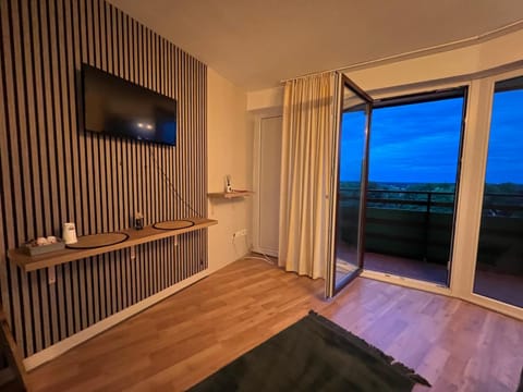 TV and multimedia, View (from property/room), Balcony/Terrace