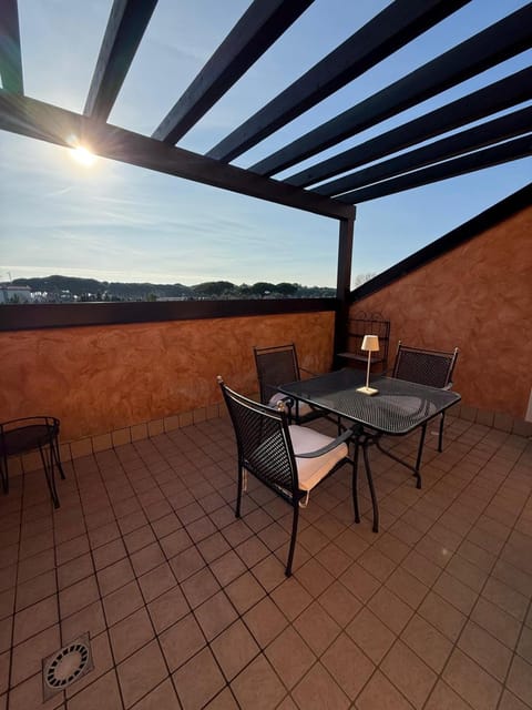 View (from property/room), Balcony/Terrace, Dining area