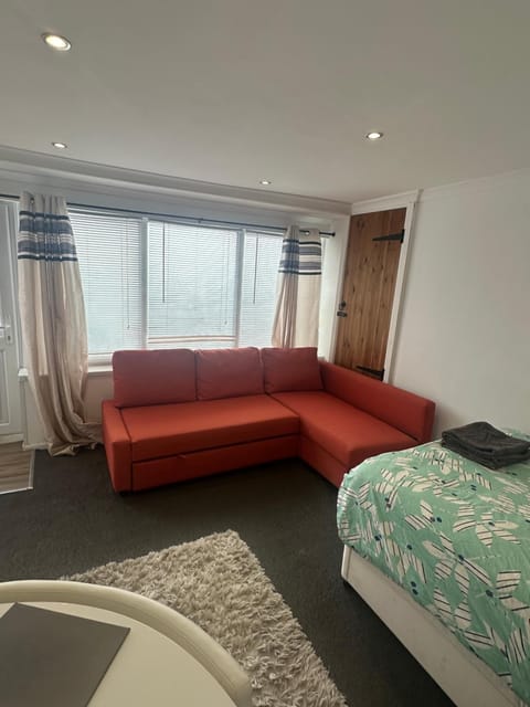 Pembs Studio Apartment Apartment in Wales