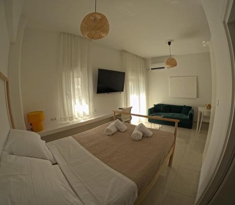 Bed, TV and multimedia