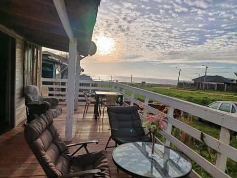 Patio, Day, Natural landscape, View (from property/room), Balcony/Terrace, Seating area, Sea view, Sunrise, Sunset