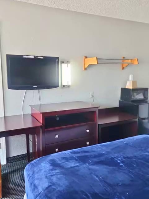 Queen Bed Hotel Room 226 Apartment in Amarillo