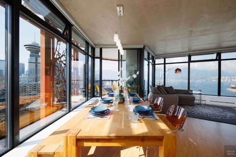 Spacious 2BD in Vancouver Patio with Ocean View House in Vancouver