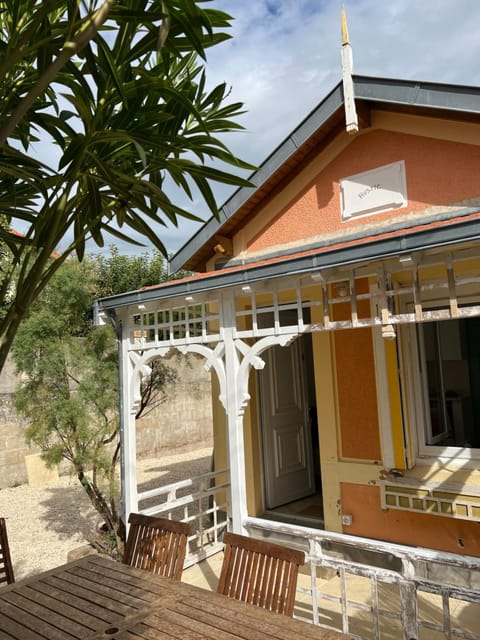 Property building, Balcony/Terrace, Balcony/Terrace