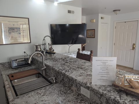 Peaceful Sunny Ski Out Ski In Condo, Parking, Pets Apartment in Telluride