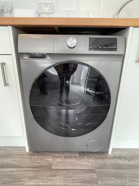 Kitchen or kitchenette, washing machine, dryer