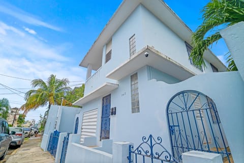 Property building, Day, Neighbourhood, Street view, Parking