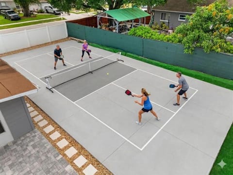 Home with Pickleball Court Private Gym Big Backyard House in Valrico