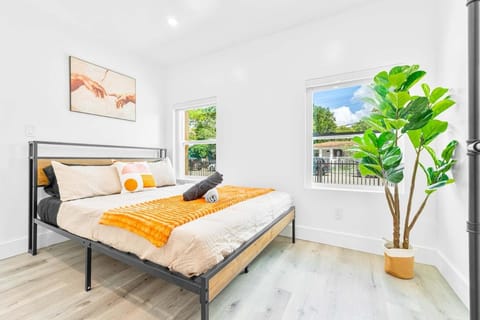 Modern Miami Home minutes to Wynwood & Downtown Apartment in Miami