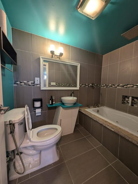 Shower, Hot Tub, Bathroom, Bath, towels