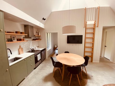 Fern's Edge House in Cowichan Valley