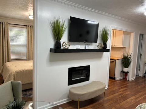 Communal lounge/ TV room, TV and multimedia, Living room, Seating area, Evening entertainment