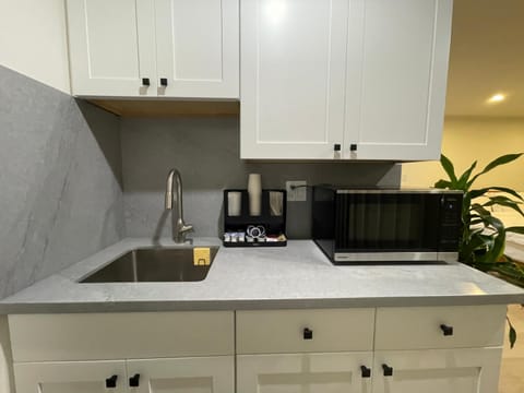 Quiet Private Room Near SFO with Free Parking Bed and Breakfast in San Bruno