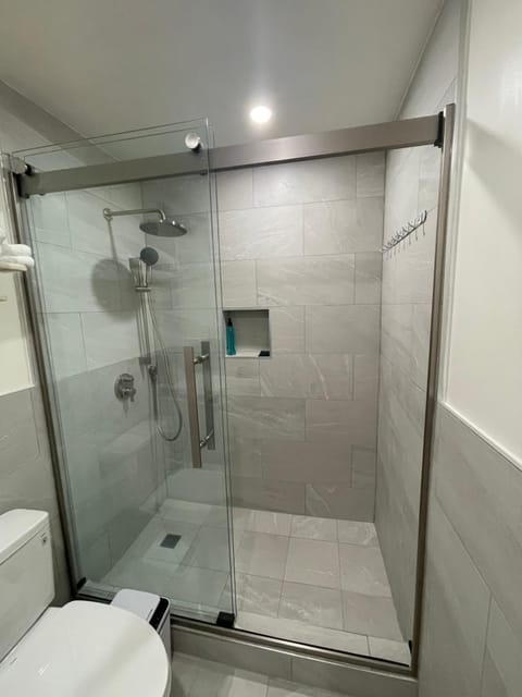 Quiet Private Room Near SFO with Free Parking Bed and Breakfast in San Bruno