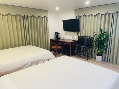 Quiet Private Room Near SFO with Free Parking Bed and Breakfast in San Bruno