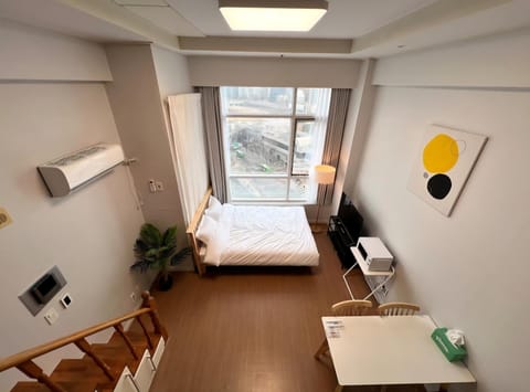 Bed, TV and multimedia, Living room, Photo of the whole room, Seating area, Bedroom