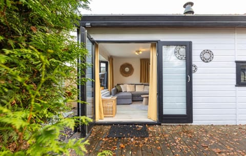 Garden, Living room, Seating area, Garden view