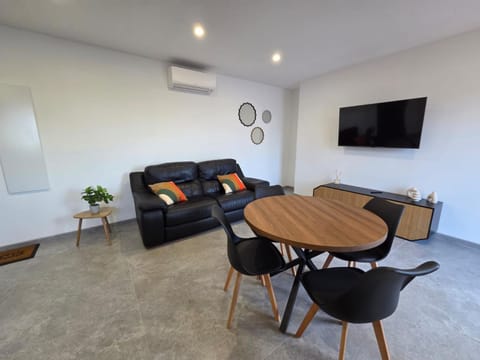 A Piazzetta Apartment in Piana