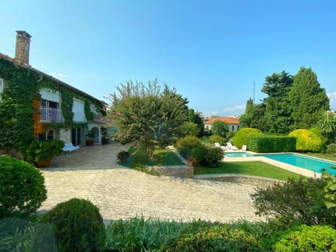 Magnifique propriété - Piscine - Mer Villa in Antibes