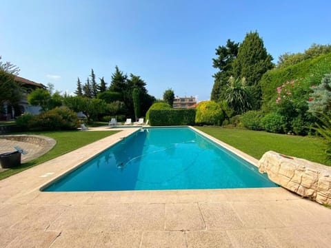 Magnifique propriété - Piscine - Mer Villa in Antibes