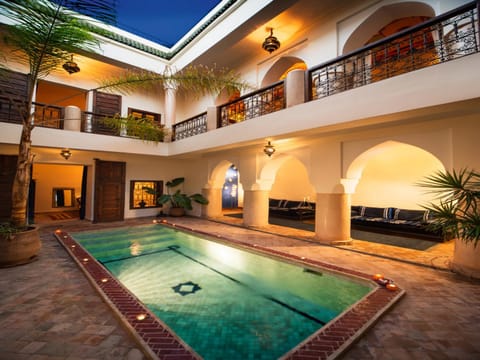 Toilet, Patio, Facade/entrance, Garden, Library, Coffee/tea facilities, Balcony/Terrace, Living room, Seating area, Dining area, Area and facilities, Swimming pool