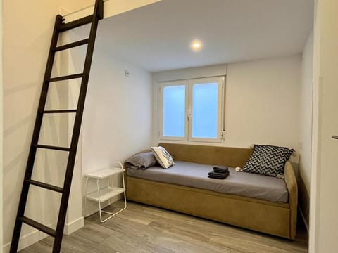 Apartamento nuevo, 2 dormitorios, patio y garaje Apartment in Madrid