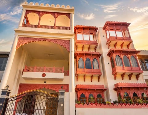 Facade/entrance