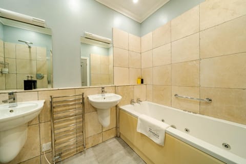 Waterhead Rooms & Suites - Parking Available Onsite Hotel in Ambleside