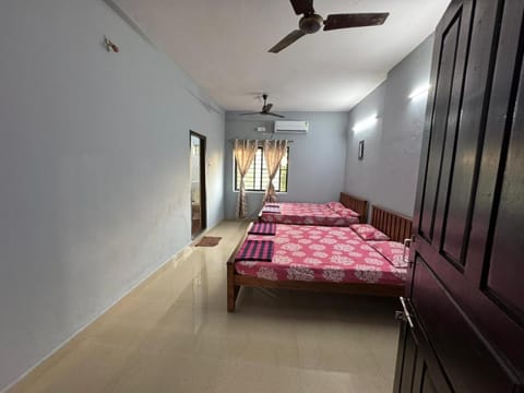 Bed, Bedroom, wardrobe, air conditioner