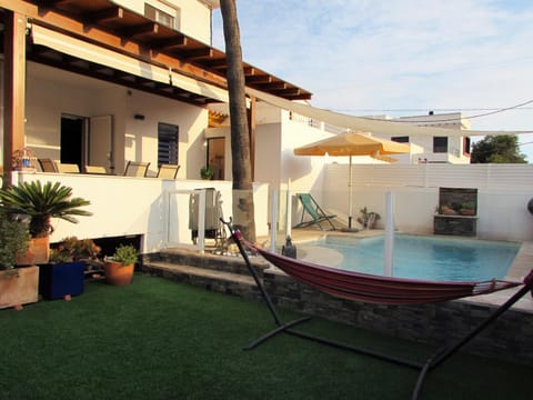 Day, Garden, Balcony/Terrace, Pool view, Swimming pool, Swimming pool, sunbed