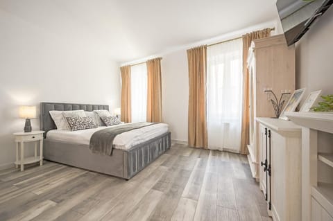 Bed, Photo of the whole room, wardrobe