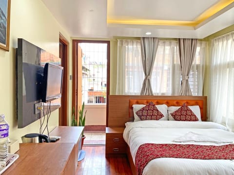 Communal lounge/ TV room, Bed, TV and multimedia, Photo of the whole room, Bedroom
