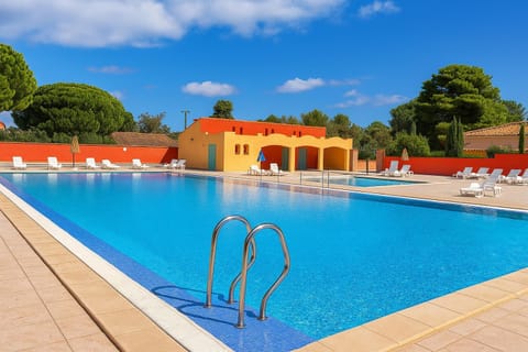 Day, Swimming pool