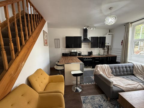 TV and multimedia, Kitchen or kitchenette, Living room, Seating area, Dining area, Evening entertainment