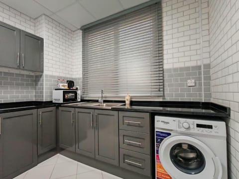 Kitchen or kitchenette, washing machine, kitchen