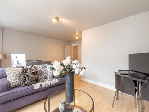 TV and multimedia, Living room, Other, Seating area, Evening entertainment