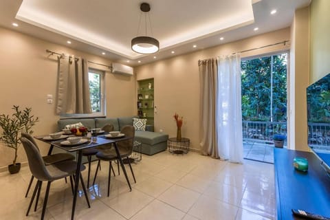 Living room, Seating area, Dining area, air conditioner